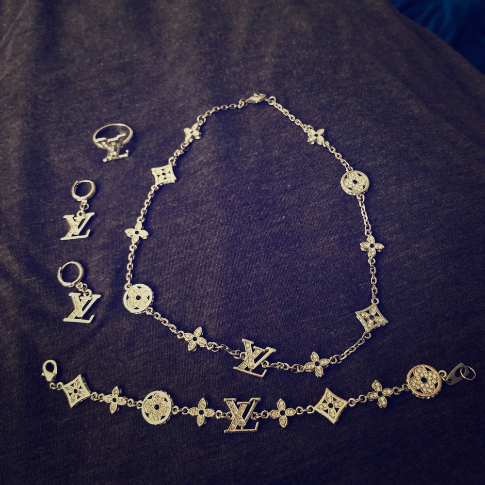 *FAKE* Louis Vuitton Jewelry Set!!